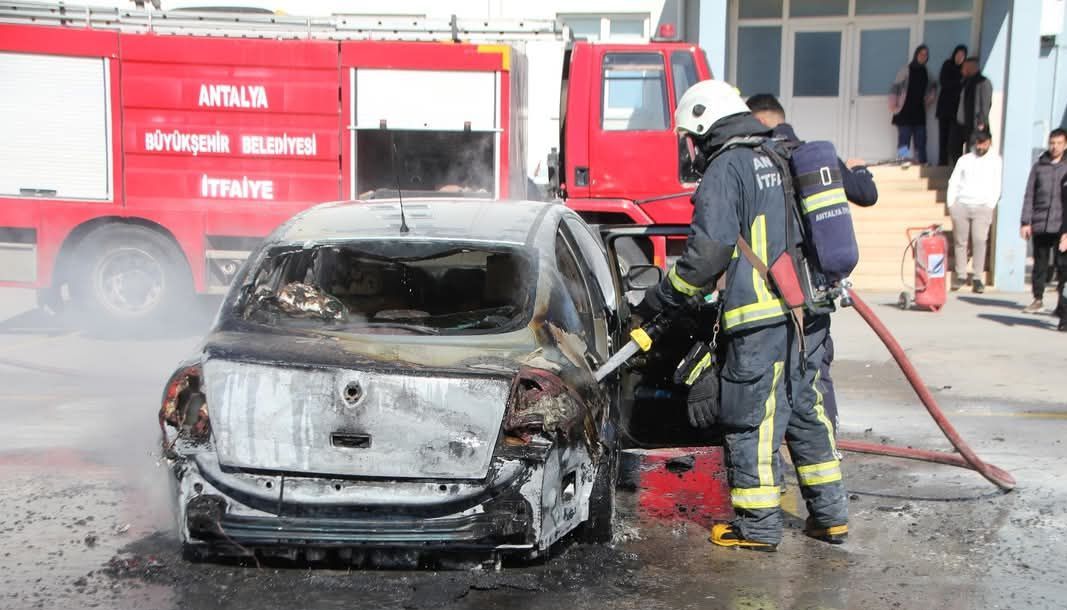 Serik’te hastane otoparkında çıkan yangın söndürüldü - Birlik Haber Ajansı