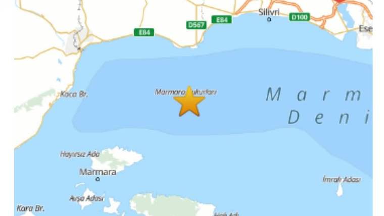 Marmara Denizi ve çevresini gösteren haritada, deniz üzerindeki sarı yıldızla işaretli nokta görülüyor.