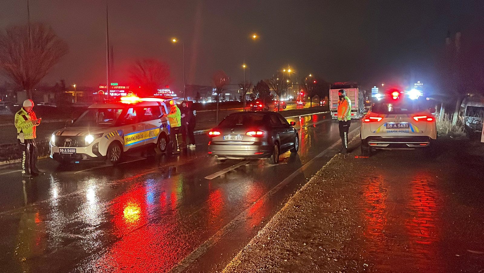 Sivas’ta Feci Kaza: Sultan Şehir Bulvarı’nda Otomobilin Çarptığı Yaya Ağır Yaralandı