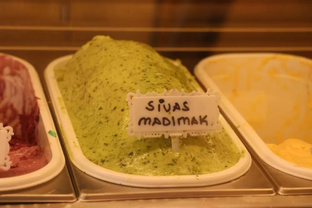 Türkülere Konu Olan Madımaktan Dondurma Yaptılar!