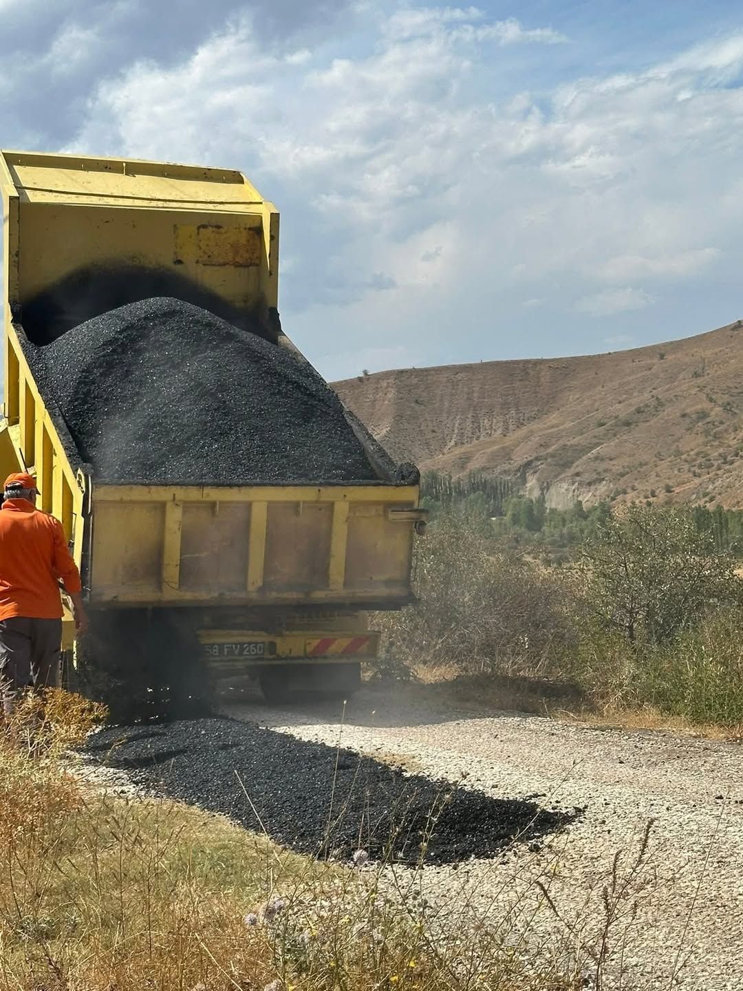 Sivas'ta Köy Yollarında Bakım ve Onarım Çalışmaları Sürdürüyor