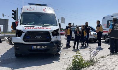 Sivas'ta Ambulans ile Otomobil Çarpıştı: 5 Yaralı