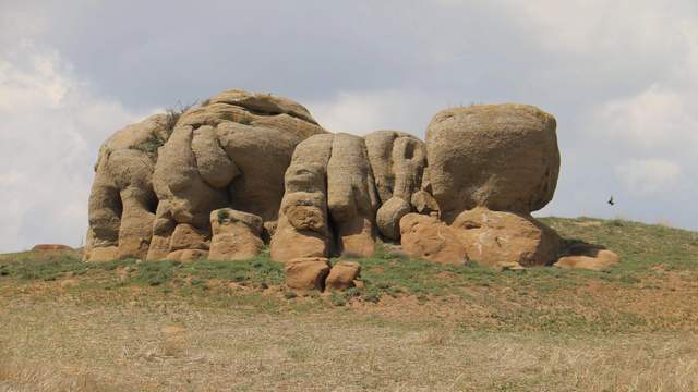 Sivas'taki Esrarengiz Kayaların Sırrı Çözülemiyor