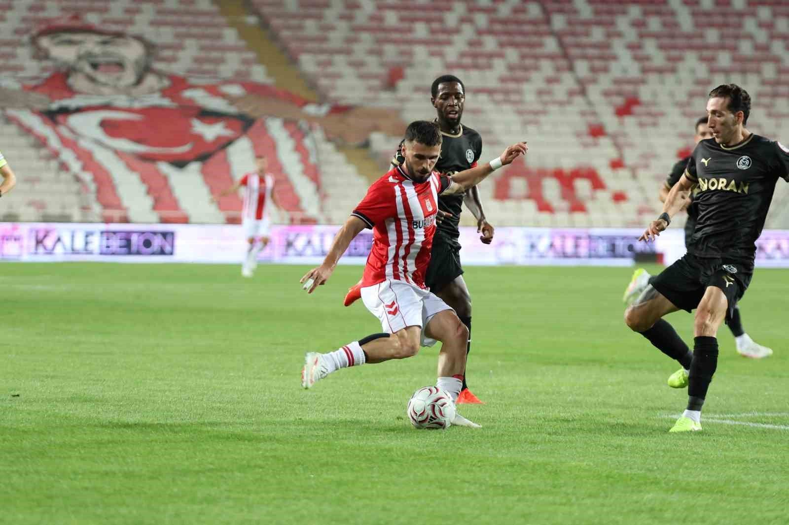 “iki kez öne geçmesine rağmen” Sivasspor galibiyete ulaşamadı