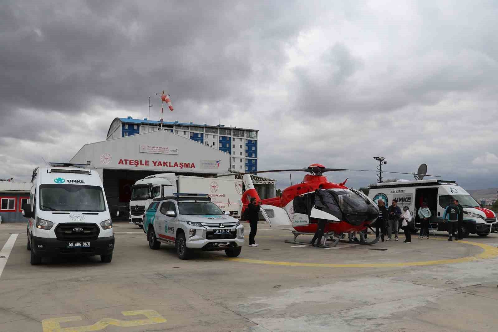 "Bin 500 saatin üzerinde uçuş" Ambulans helikopterin görevi