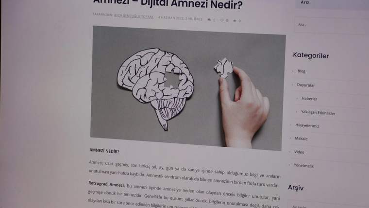 Sivaslı Bilim İnsanlarından Uyarı: Cep Telefonu Bağımlılığı Hafızayı Zayıflatıyor!