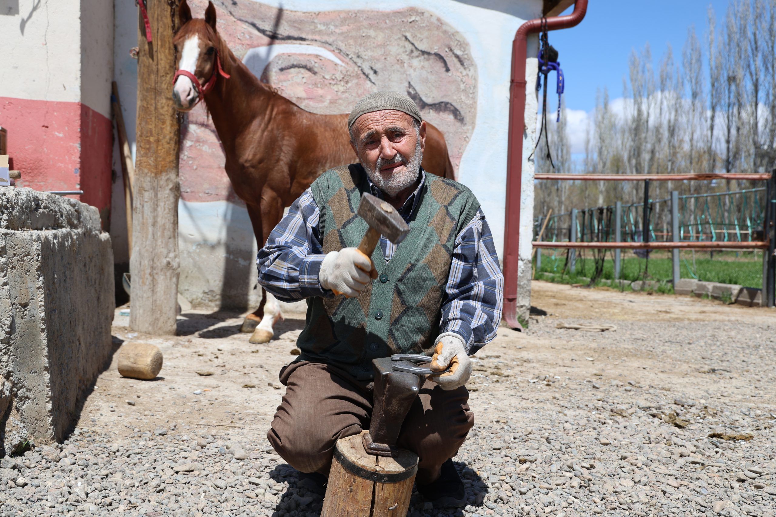 63 Yıllık Tecrübesiyle Son Nalbant Ustası Hüseyin Polat Mesleğini Hâlâ Sürdürüyor