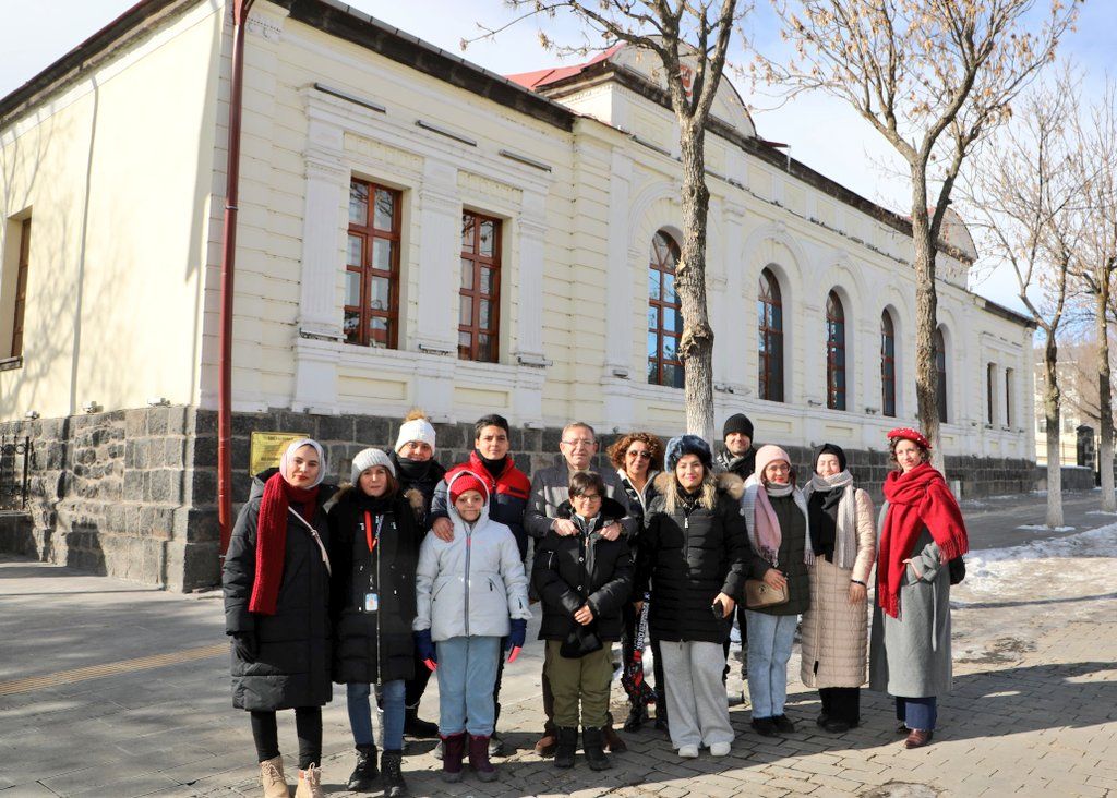 Vali Ziya Polat, Kars’ı ziyaret eden yerli turistlerle Kars'ı konuştu - Birlik Haber Ajansı
