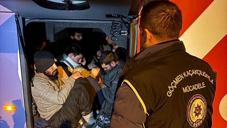 Amasya’da göçmen kaçakçılığı operasyonu: 9 kişi yakalandı - Birlik Haber Ajansı