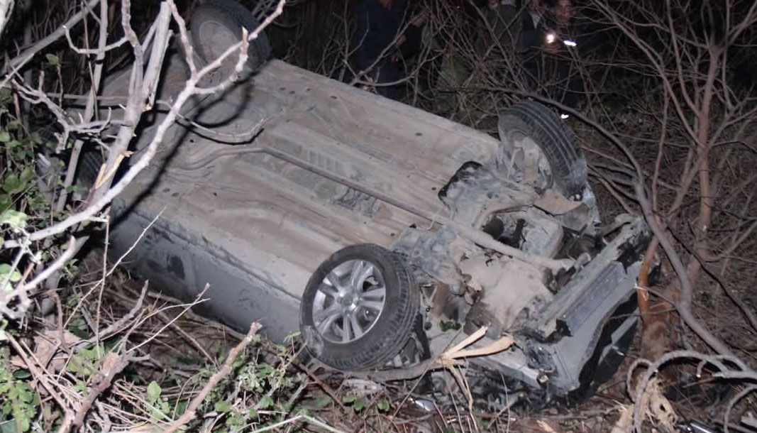 Serik’te yoldan çıkan otomobil bahçeye girdi - Birlik Haber Ajansı