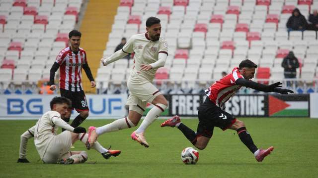 Sivasspor Bandırmaspor'u 2 Golle Geçti!