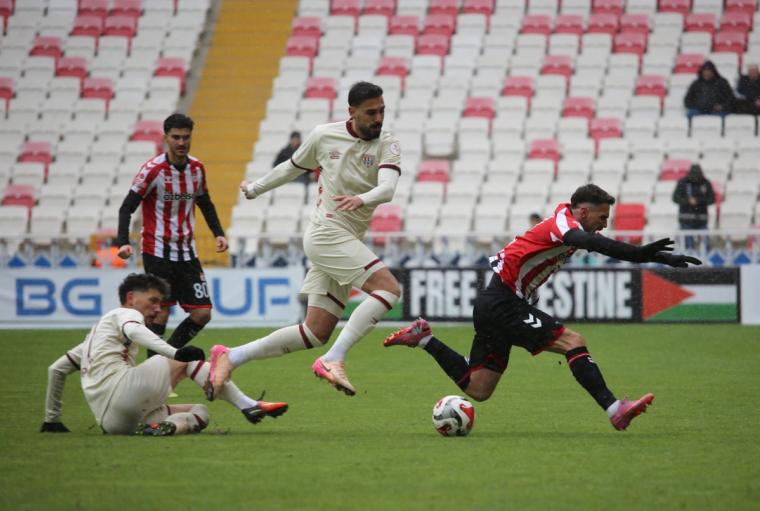 Sivasspor Bandırmaspor'u 2 Golle Geçti!