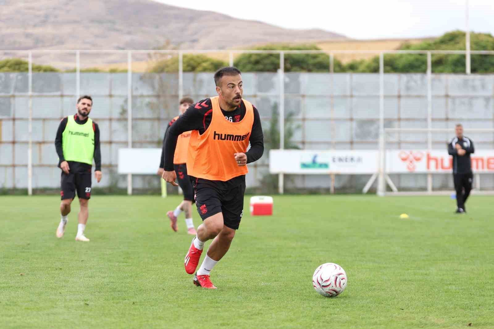 Sivasspor günü çift idmanla tamamladı