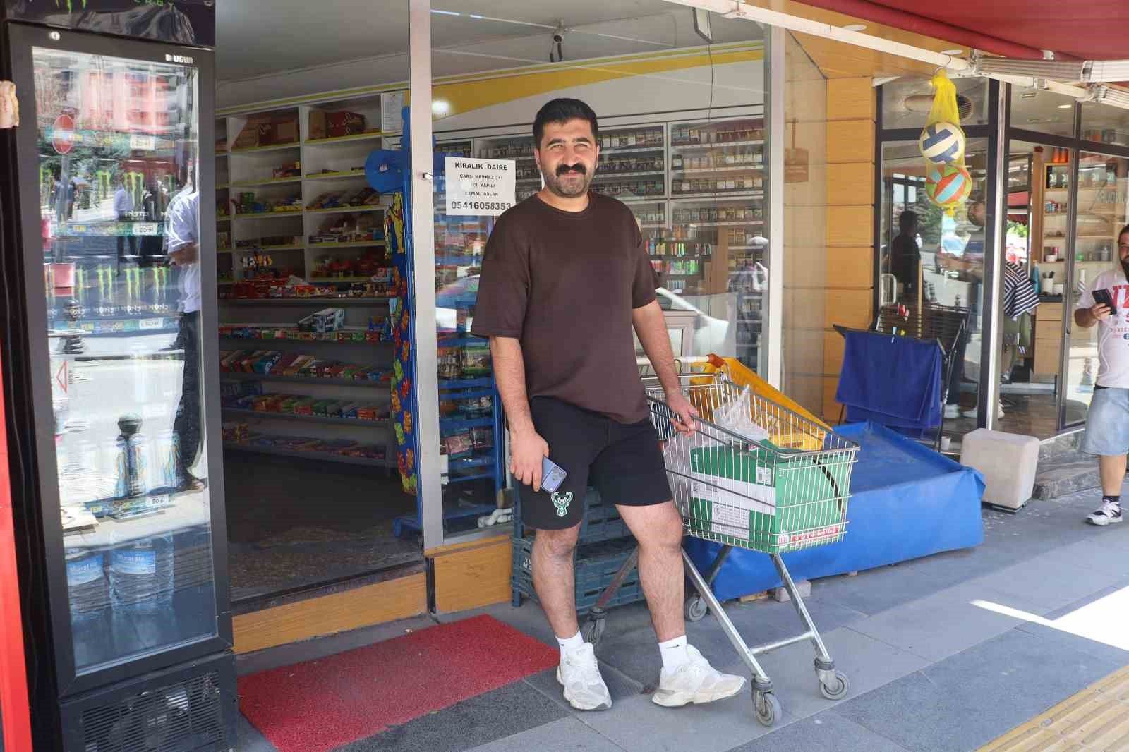 Market arabasını alan kişinin ne yaptığı kameralarda ortaya çıktı