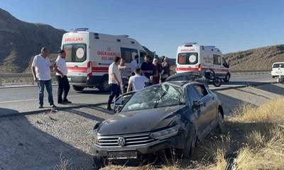 Sivas'ta kontrolden çıkan otomobil şarampole savruldu: 5 yaralı