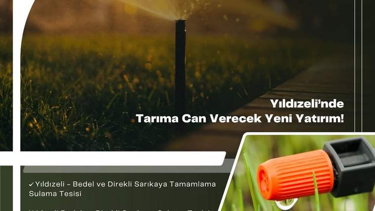 Sulama tesisinin su fıskiyesi, yeşil bir alanda su püskürtüyor.