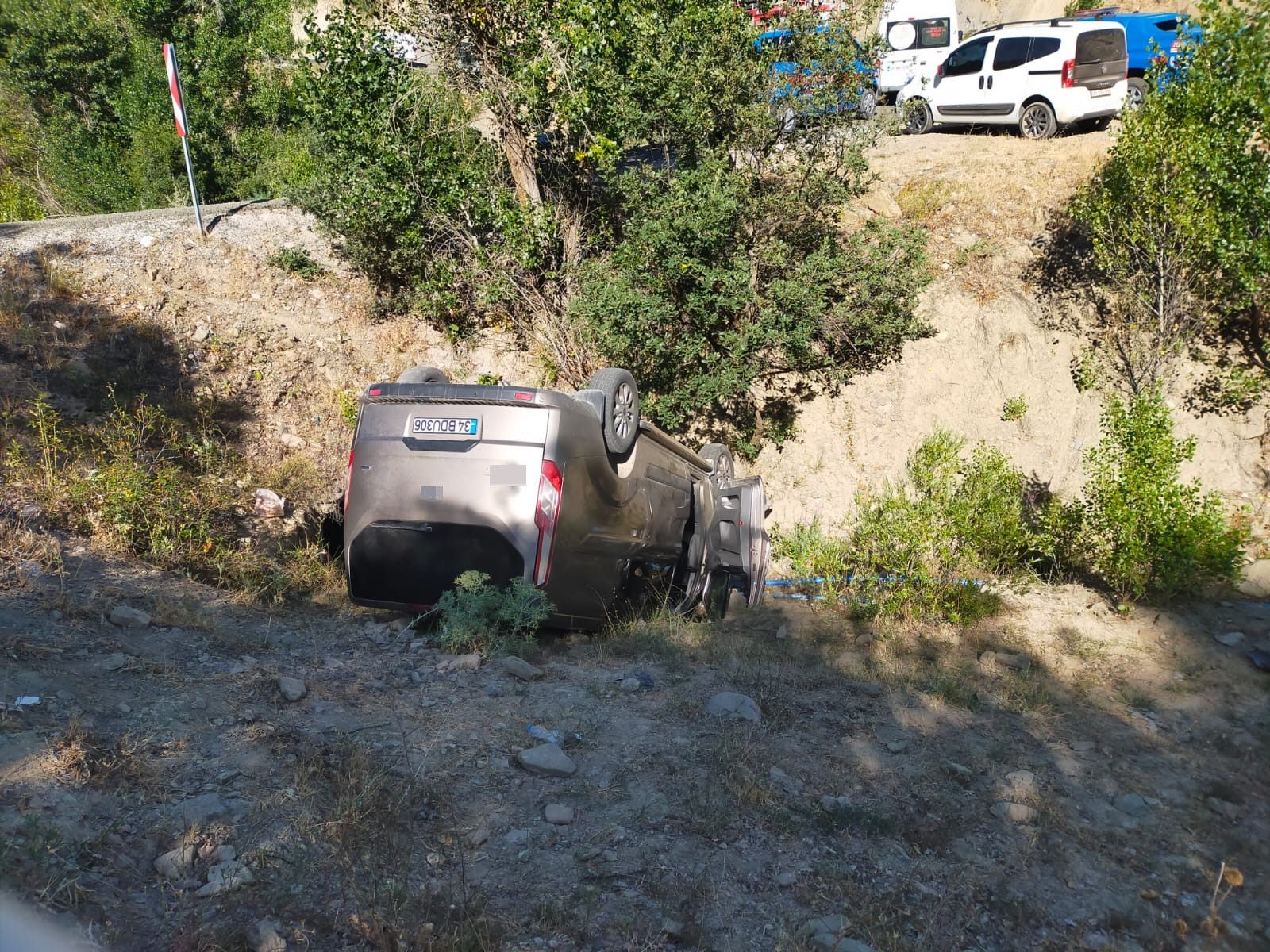 Sivas'ta Minibüs Şarampole Uçtu: 6 Yaralı