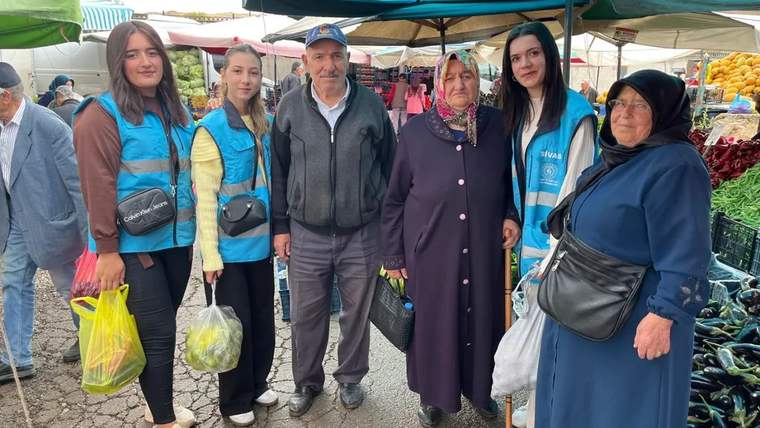Zara'da Gençlerden Anlamlı Proje: "Yalnız Değilsiniz" ile Yaşlılara Destek