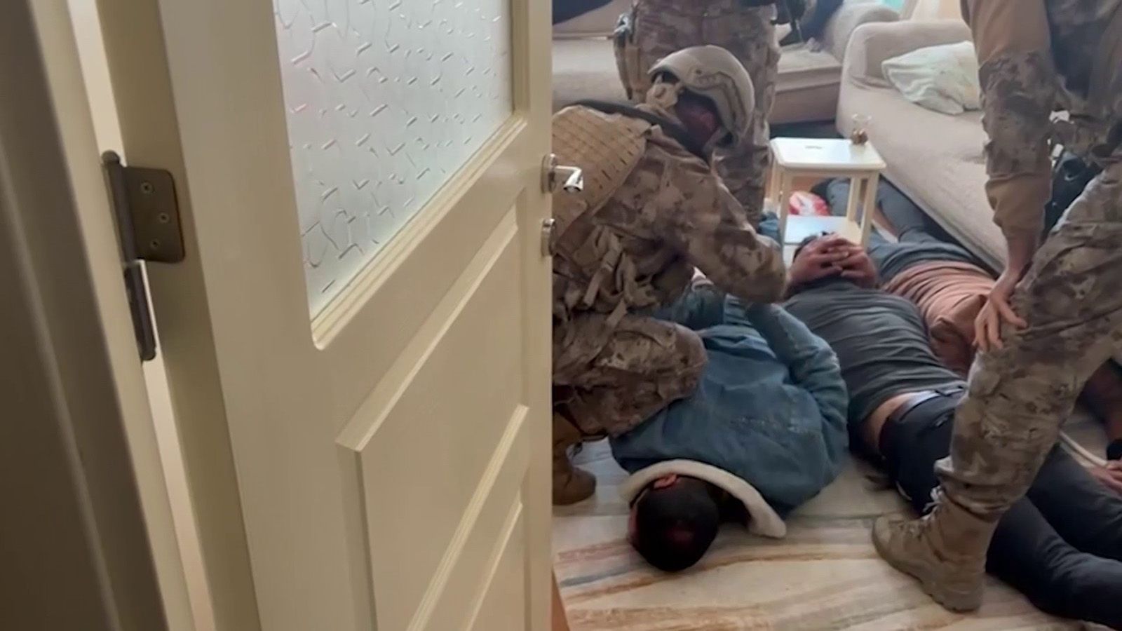 Sivas’ta 20 Yıl ve 9 Yıl 8 Ay Hapis Cezalı 2 Firari Yakalandı: Polis Operasyonuyla Cezaevine Gönderildiler