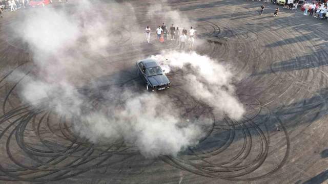 Drift atmak için pisti değil ara sokakları tercih etti