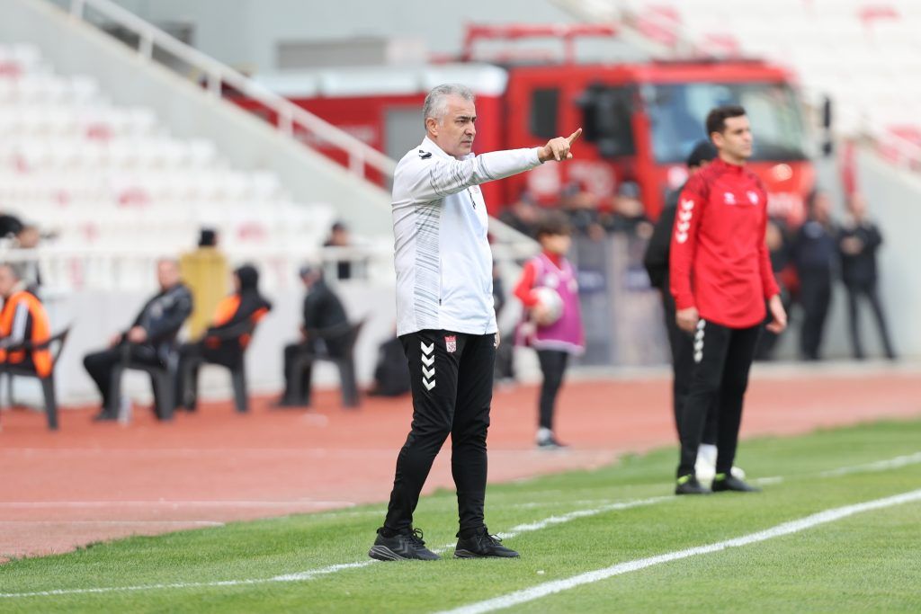 Mehmet Altıparmak: "Oyuna Hükmettik, Beraberliğe Bile Üzülürdük!" - Sivasspor Esenler Erokspor Mağlubiyetini Değerlendirdi