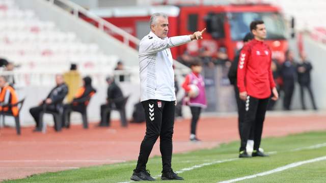 Mehmet Altıparmak: "Oyuna Hükmettik, Beraberliğe Bile Üzülürdük!" - Sivasspor Esenler Erokspor Mağlubiyetini Değerlendirdi