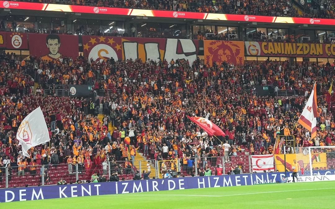 Galatasaray Taraftarı, Derbi Öncesi Takımını 'Next Level'a Taşımak İçin Tribünde