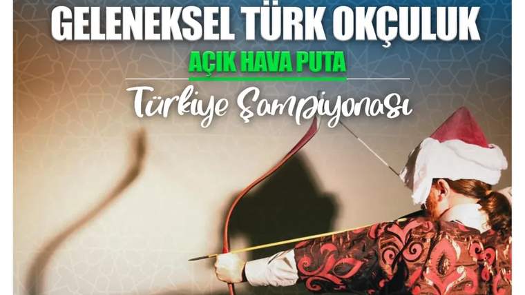 Geleneksel kıyafetli, Noel şapkalı bir okçu yayını gererken etkinlik bilgileri afişte yer alıyor.