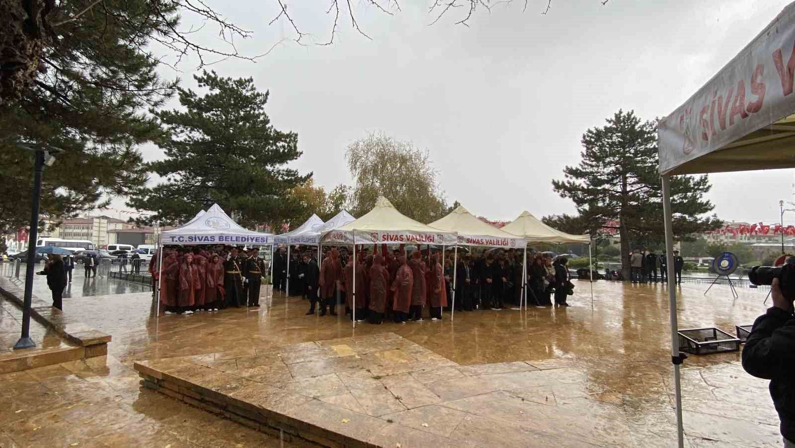 103. yılında Cumhuriyet Bayramı töreni yağmur altında yapıldı