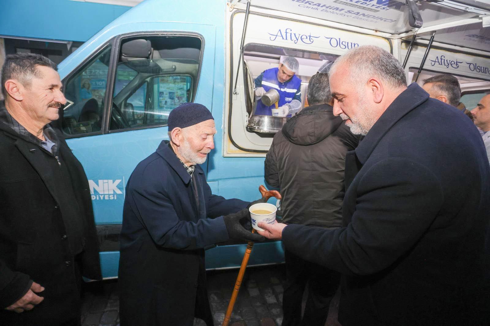 Canik Belediyesinden vatandaşlara sıcak çorba hizmeti - Birlik Haber Ajansı