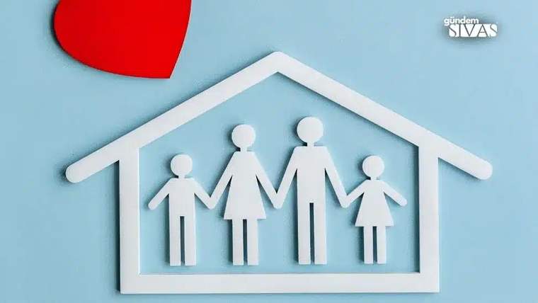 Bir evin içinde dört kişilik bir aile figürü, arka planda kırmızı bir kalp şekli var.