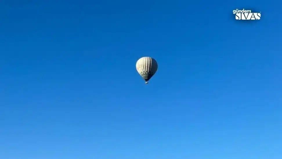 Sivas'ta Sıcak Hava Balonu Görenleri Şaşırttı