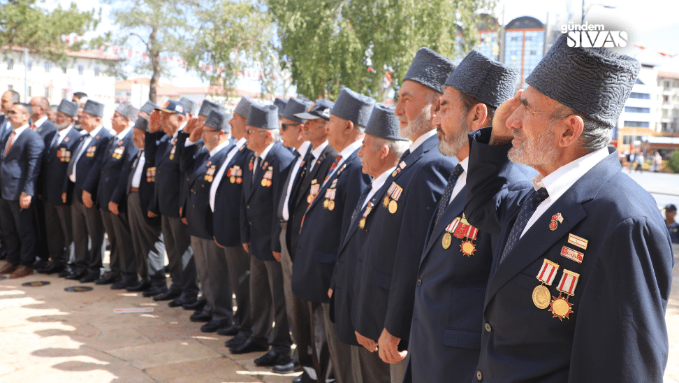Saygı Duruşu Atatürk Anıtı'nda Gerçekleşti