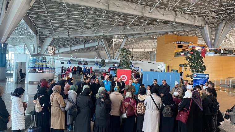 Kars'tan umre yolcuları dualarla Medine'ye uğurlandı - Birlik Haber Ajansı