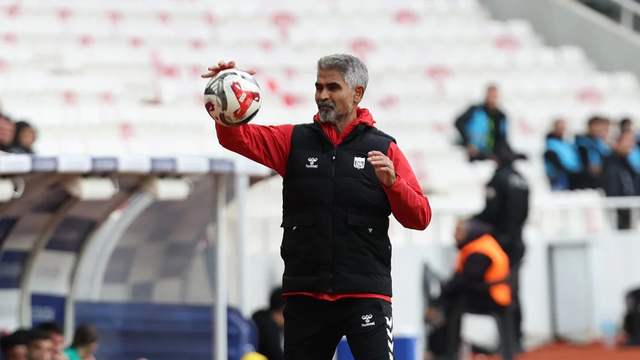 Sivasspor’da Play-Off Hüsranı: İsmet Taşdemir’den Sezon Sonu Açıklaması