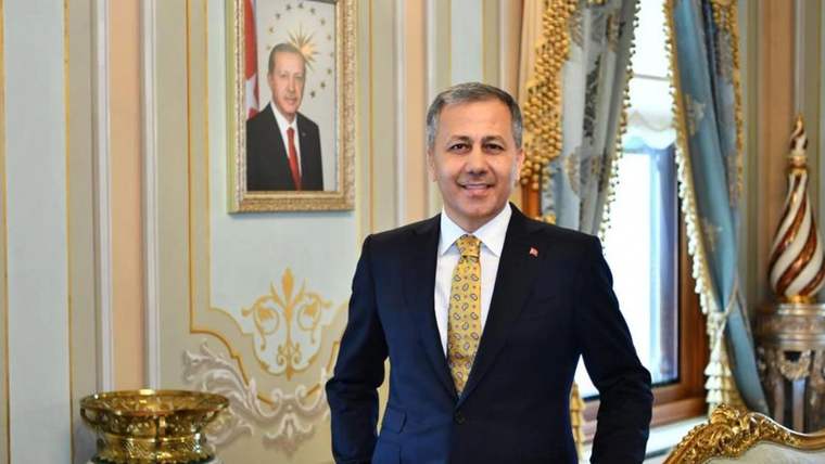Bakan Yerlikaya’dan emniyet şeridi hassasiyeti gösteren 4.5 yaşındaki Umut'a tebrik