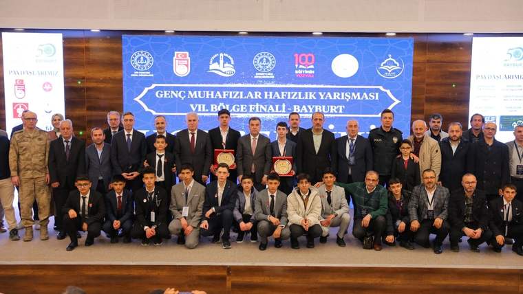 Genç Muhafızlar Hafızlık Yarışması 7. Bölge Finalleri Bayburt'ta yapıldı - Birlik Haber Ajansı