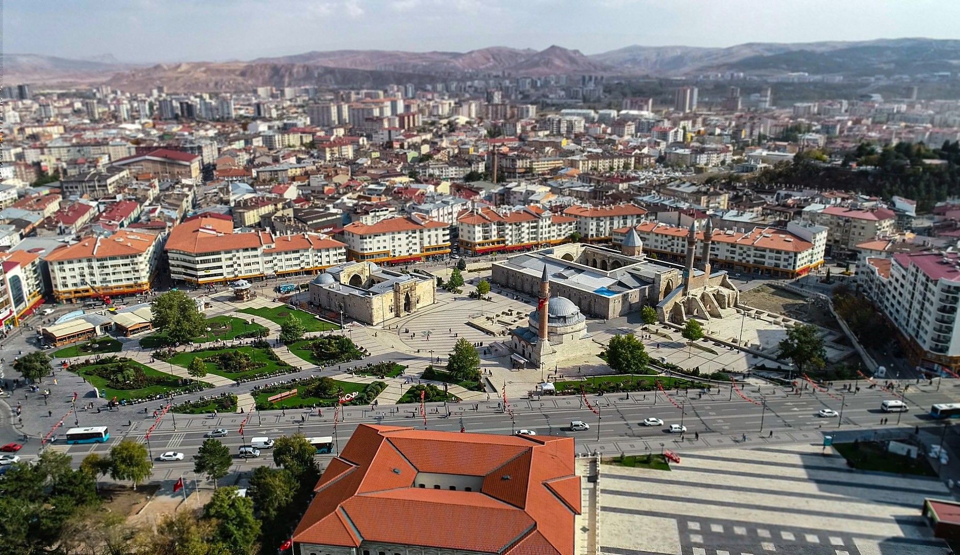 Sivas'ta Yapı Ruhsatlarında Çarpıcı Düşüş: Bina ve Daire Sayıları Yarı Yarıya Azaldı!