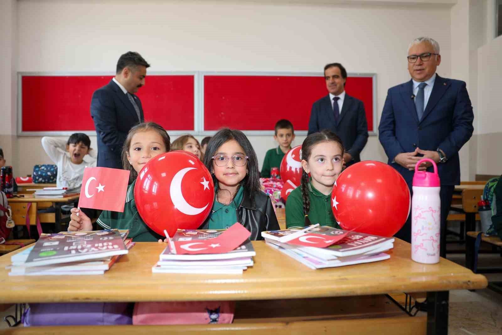 Cebecioğlu İlkokulunda ilk gün heyecanı ve Vali Şimşek ziyareti