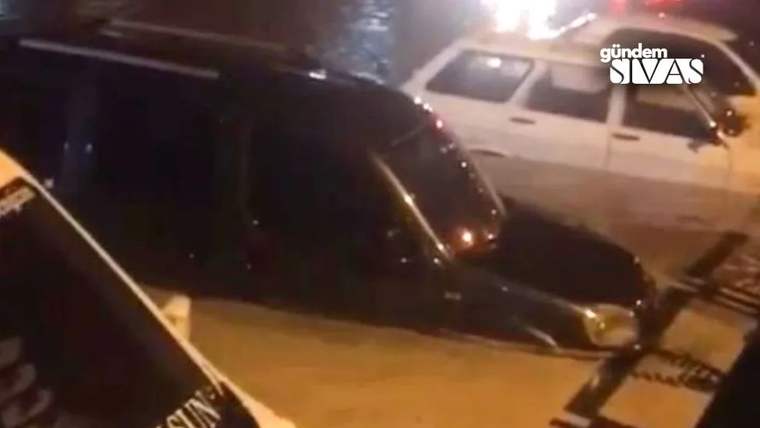 Divriği'de Şiddetli Sel Korkuttu!