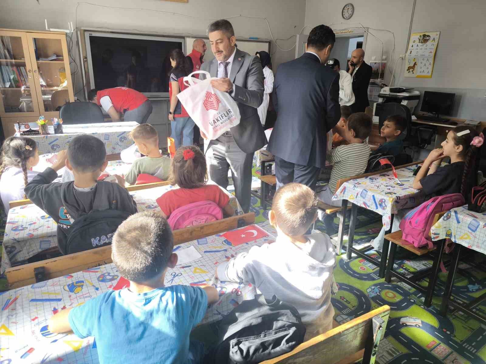 Köy okullarında eğitim gören öğrencilere destek