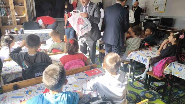 Köy okullarında eğitim gören öğrencilere destek