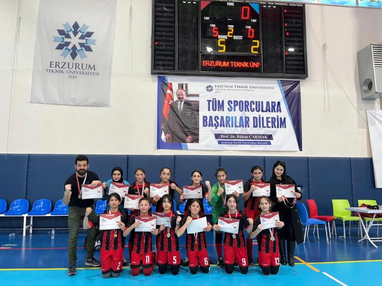 Yıldız Kızlar Futsal Grup Müsabakaları büyük heyecana sahne oldu - Birlik Haber Ajansı