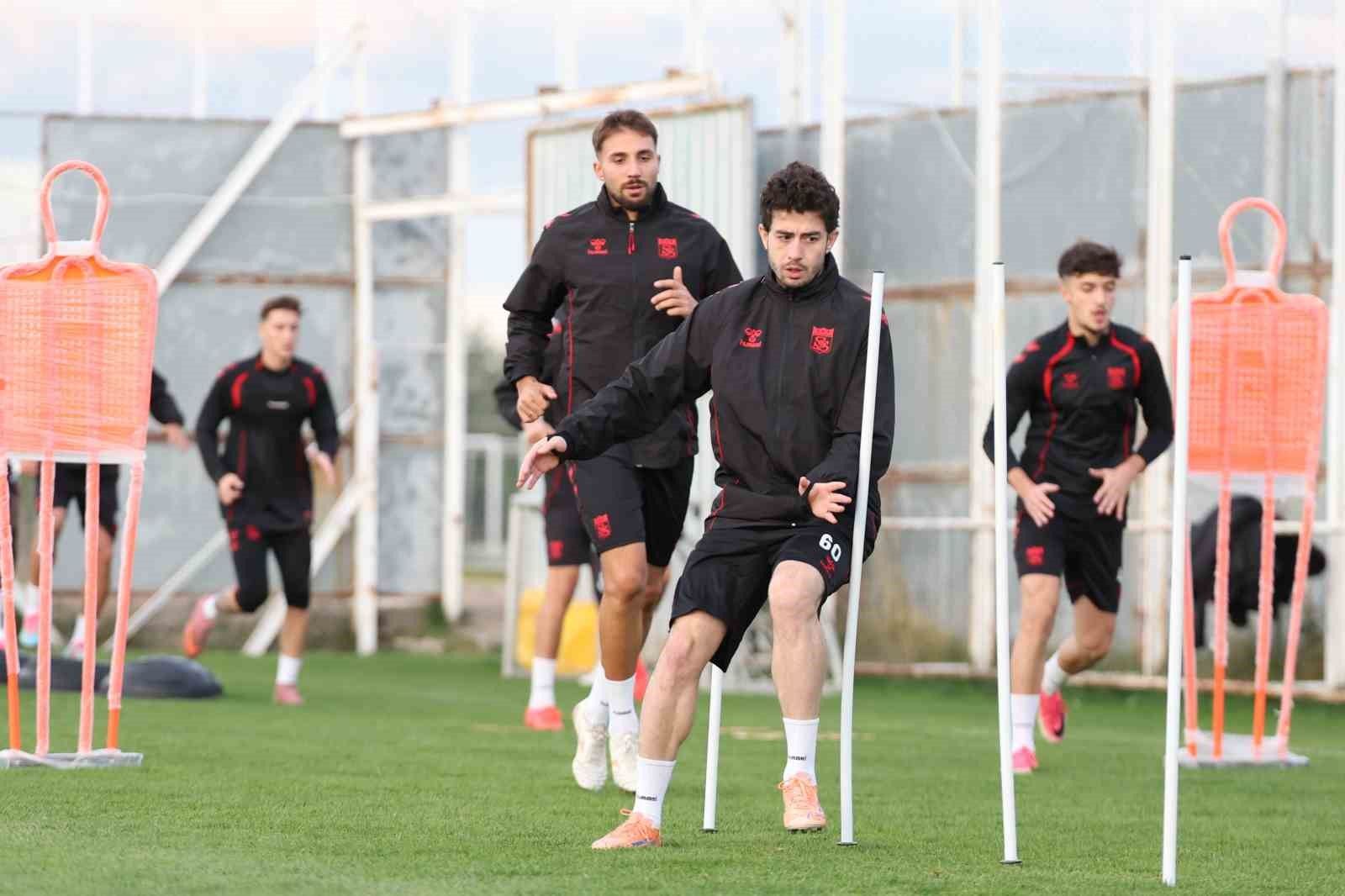 “oyun planı” Pendikspor maçı öncesi antrenmanda öne çıktı