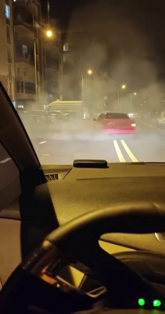 Drift atmak için pisti değil ara sokakları tercih etti