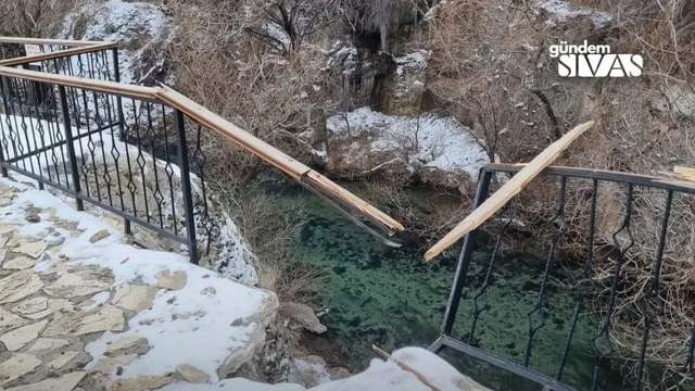 Binlerce Yıllık Kanyona Kaya Parçaları Düştü