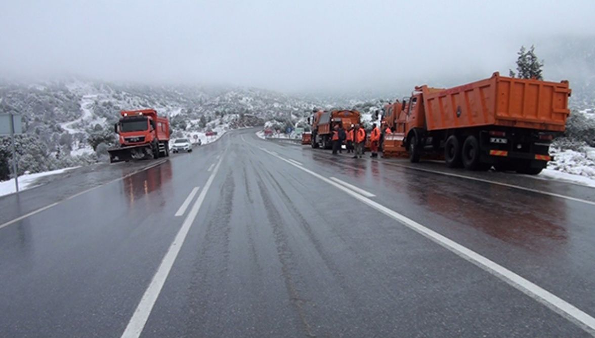 Antalya - Konya karayolunda kar yağışı etkili oldu! Yaklaşık 12 saat sürdü - Birlik Haber Ajansı