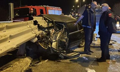 Sivas’ta Tofaş kazası: Bariyere ok gibi saplandı, sürücü yaralandı