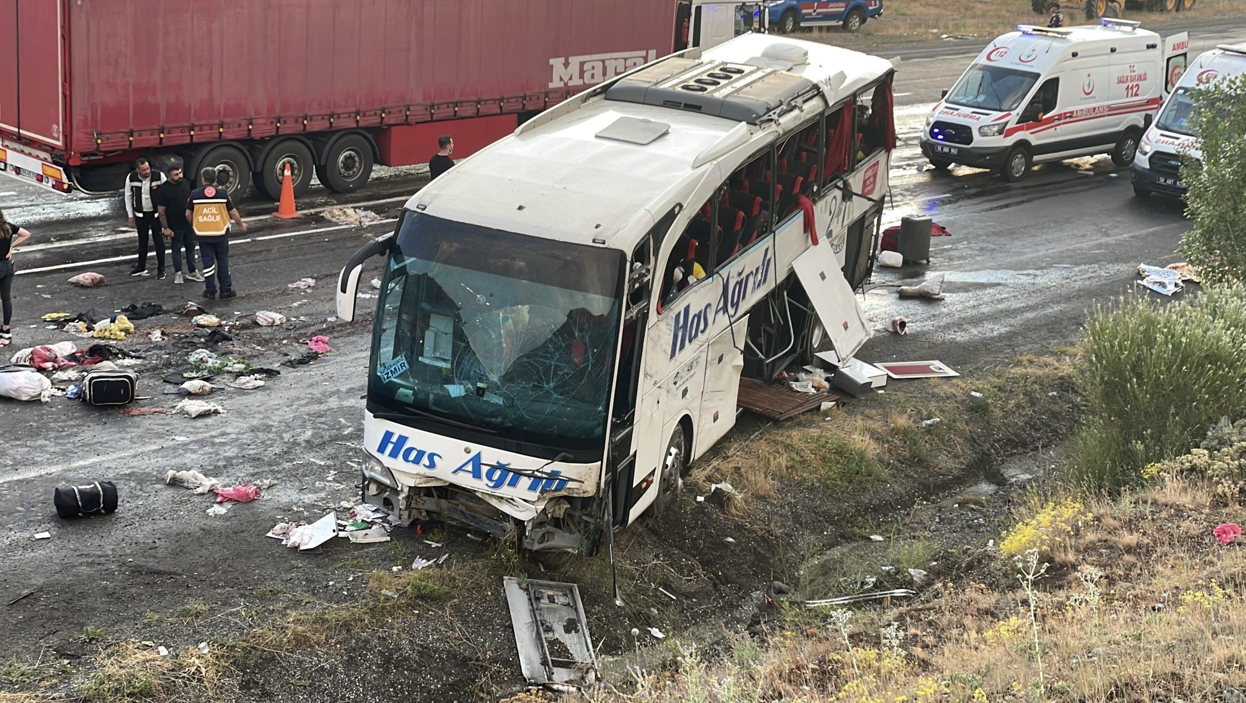 Sivas'ta Korkunç Otobüs Kazası: 4 Ölü, 33 Yaralı