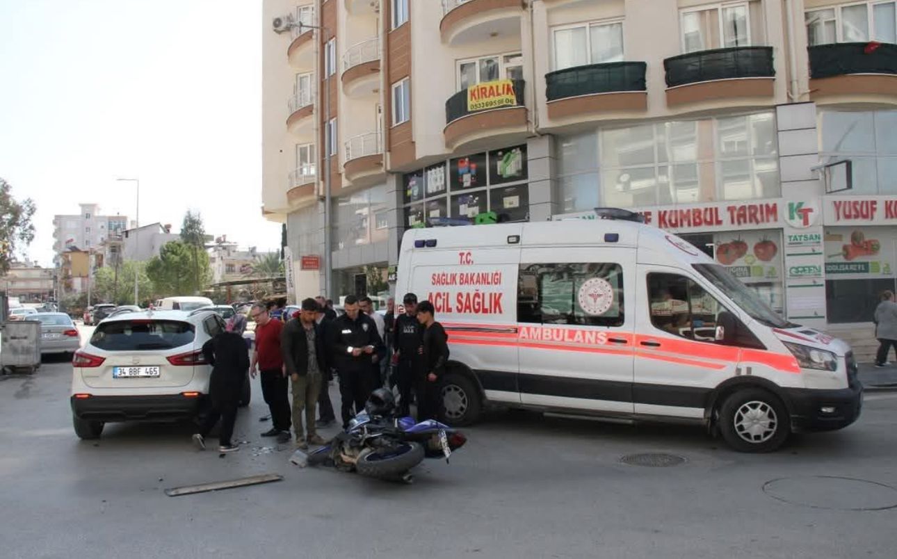 Serik'te motosiklet sürücüsü kazayı hafif sıyrıklarla atlattı - Birlik Haber Ajansı